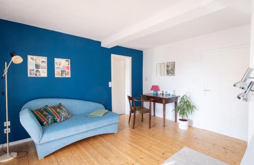 Sandershausen House | Charmante 2 Zimmer plus Bad und Balkon ohne Küche