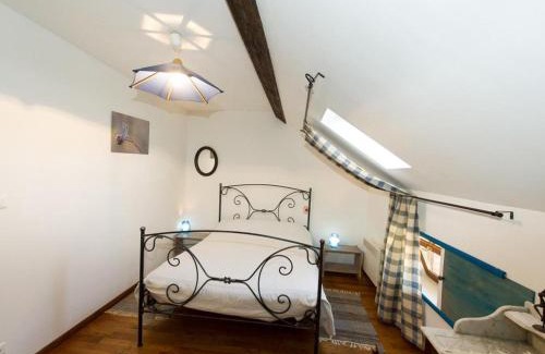 Chatel-Montagne House | Charmante grange rénovée avec jardin, terrasse et animaux acceptés - FR-1-489-47