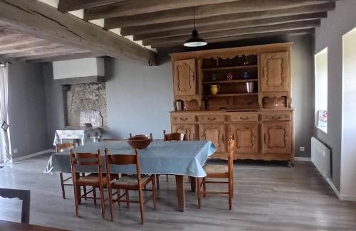 Saint-Lactencin House | Charmante Longère avec Terrasse et Piscine Chauffée, proche châteaux et zoo, en pleine nature - FR-1-591-240