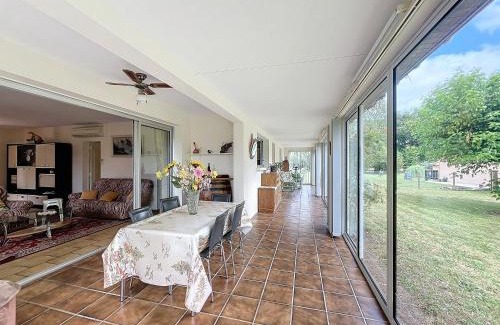 Bussac-Foret Apartment | Charmante maison avec jardin