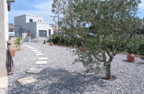 Saint-Cyprien Villa | Charmante villa F4 avec jardin, terrasse et garage – St Cyprien Village, proche commerces et plage - FR-1-106-40