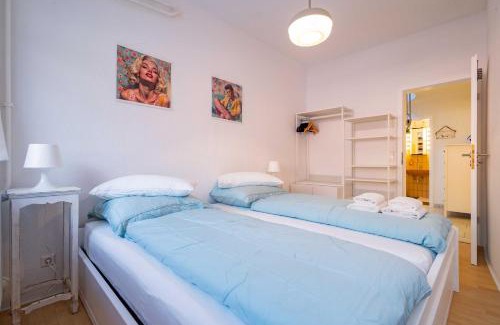 Steinbach Apartment | Charmante Wohnung -Altes Kino- 2SZ-2Bad-Terrasse-Netflix