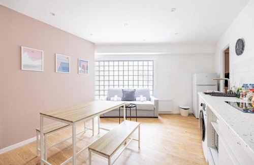 19th Arrondissement Apartment | Charme Parisien 6 Personnes, 2 chambres, 19ème