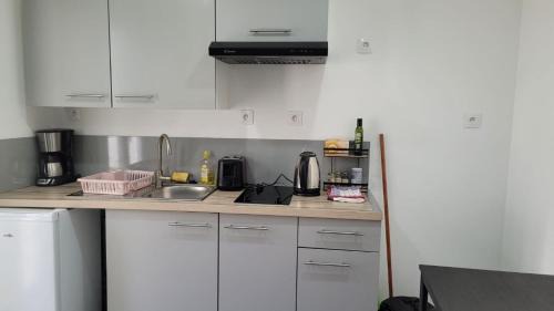 Notre-Dame du Mont Apartment | Charment T2 quartier créateurs,Métro Crs julien.
