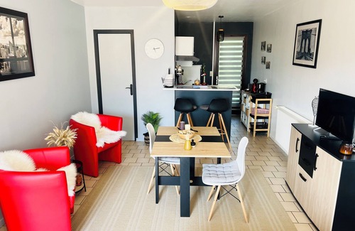 La Riviere-Saint-Sauveur Apartment | Charming studio