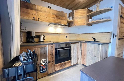 Notre-Dame-de-Bellecombe Apartment | Charming apartment at the foot of the slopes with WIFI in Notre-Dame-de-Bellecombe