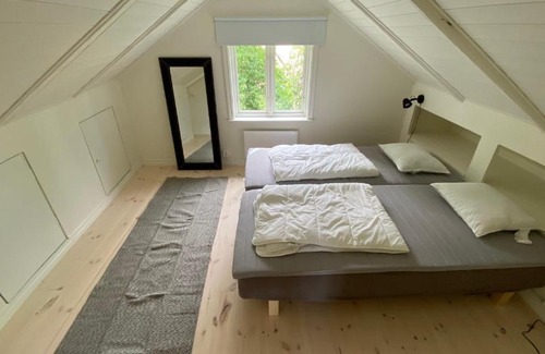 Kalmar Municipality House | Charmig, nyrenoverat och fullt utrustad stuga. Anpassad för hundar, nära till naturen och havet. Gångavstånd till golfbana.
