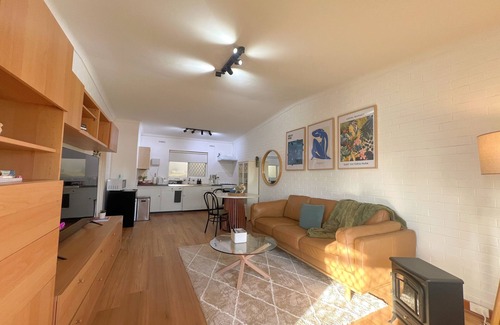 East Victoria Park Apartment | Charming 1-bedroom apartment with WiFi, AC in vibrant East Victoria Park