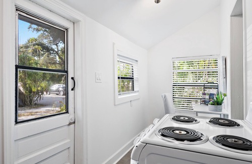 Palm Beach - West Palm Beach Cottage | Charming 1-bedroom cottage in a Tropical Setting in West Palm Beach n