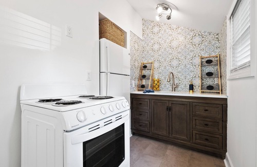 Palm Beach - West Palm Beach Cottage | Charming 1-bedroom cottage in a Tropical Setting in West Palm Beach n