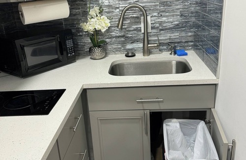 Greenacres Apartment | Charming 1-bedroom apartment with WiFi, AC in wonderful West Palm Beach
