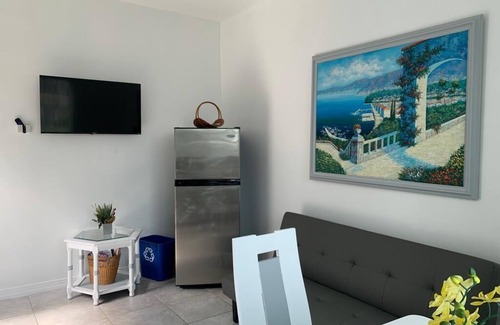 Greenacres Apartment | Charming 1-bedroom apartment with AC, WIFI in amazing Palm Beach next to Airport
