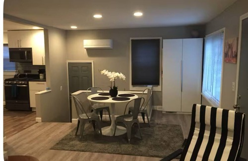 Walled Lake House | Charming 1-bedroom house with WiFi and AC in fabulous Wolverine Lake