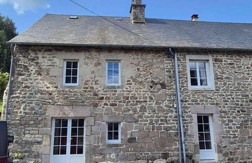 Saint-Setiers House | Charming 1-bedroom apartment in a stone farmhouse in Saint-Setiers with WiFi