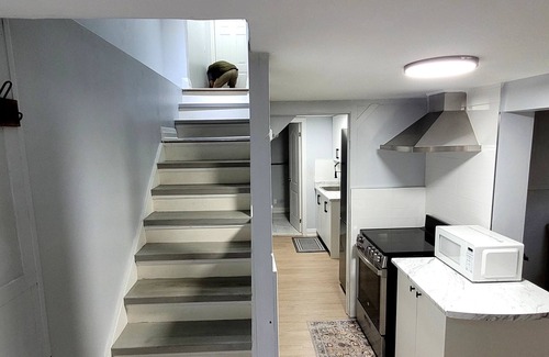 Upper Jarvis House | Charming 1-bedroom, 1 bathroom, basement house in Brampton with WiFi