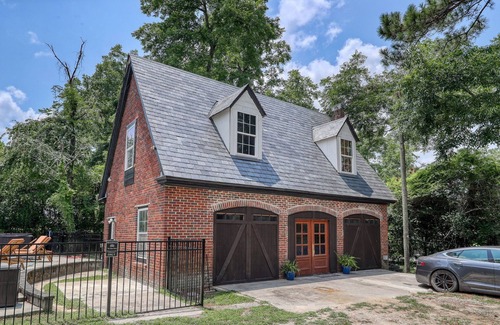 Conway Cottage | Charming 1-bedroom 100 yr old renovated cottage with pool in historic Conway!