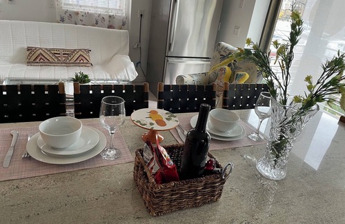 Riverside Apartment | Charming 1-bedroom apartment in Greenwich with Water View & Balcony.