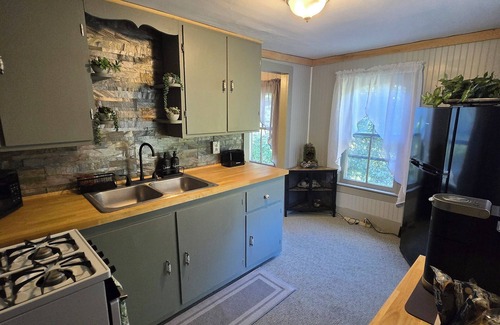 Benton Apartment | Charming 1-bedroom apartment minutes from Ricketts Glenn State Park.