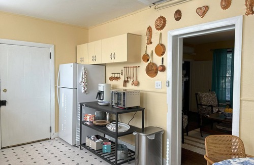 Elkton Apartment | Charming 1-bedroom apartment in the historic Mitchell House built in 1969.