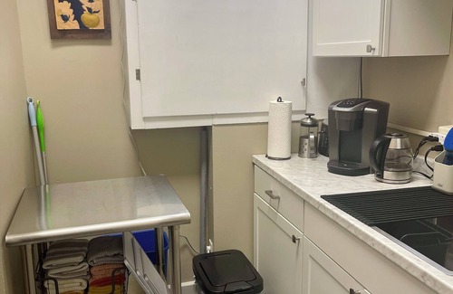 Warren Apartment | Charming 1-bedroom apartment in fantastic Warren with AC