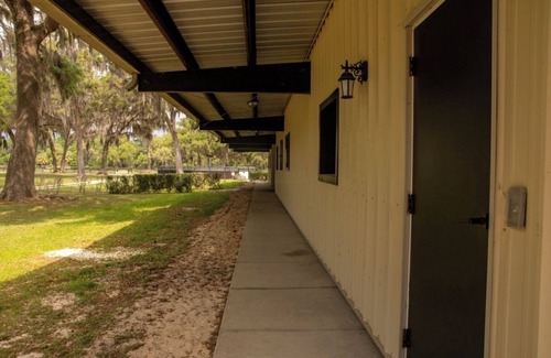 Citra Apartment | Charming 1-bedroom apartment on private farm with pond- boarding available