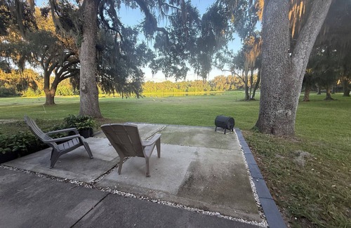 Citra Apartment | Charming 1-bedroom apartment on private farm with pond- boarding available