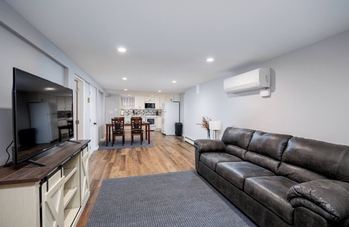 Seaford House | Charming 1-bedroom apt with WiFi, AC in soothing Seaford