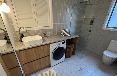 Scotts Head Apartment | Charming 1 bedroom apartment by the sea - 4 mins from everything