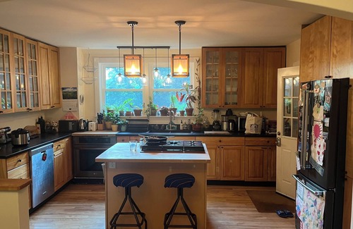 Montpelier House | Charming 1-bedroom house in the woods, 5 minute walk to downtown Montpelier