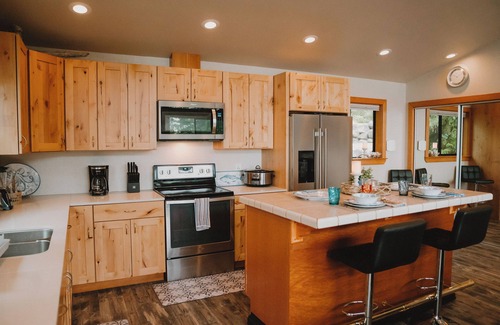 Sequim House | Charming 1-bedroom Hideaway overlooking Sequim Bay