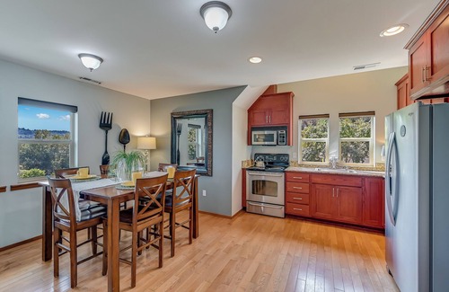 Cathcart Cottage | Charming 1-bedroom house with WiFi, AC in lovely Snohomish