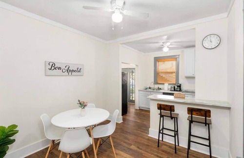 East Lake Morton House | 🏡 Charming 1-Bedroom Home in Lakeland