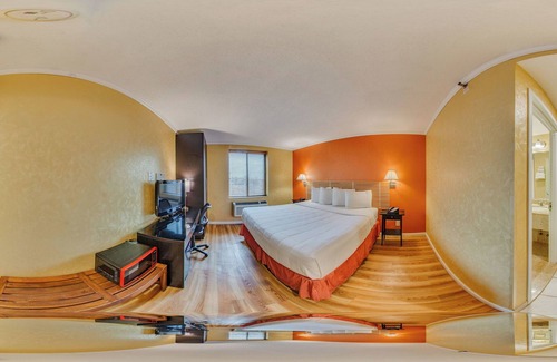 Queens Hotel | Charming 1 bedroom hotel with AC and WiFi in pleasant Jamaica