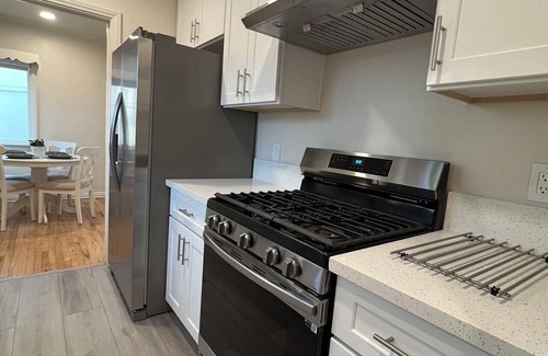 Alhambra House | Charming 1-bedroom house with AC and WiFi in Alhambra