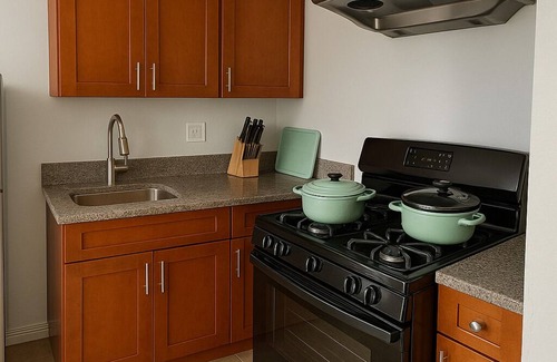 Monrovia House | Charming 1-bedroom house with WiFi and AC in welcoming Monrovia