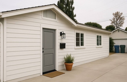 Monrovia House | Charming 1-bedroom house with WiFi and AC in welcoming Monrovia