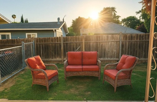 Monrovia House | Charming 1-bedroom house with WiFi and AC in welcoming Monrovia