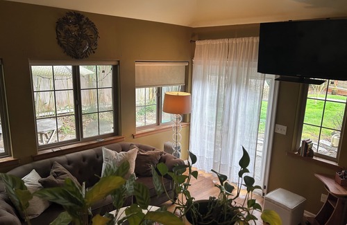Cedar Heights House | Charming 1-bedroom house in enchanting Seattle with WiFi