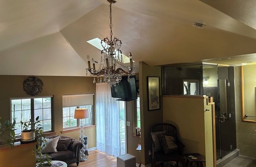Cedar Heights House | Charming 1-bedroom house in enchanting Seattle with WiFi