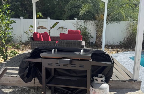 Greater Northdale House | Charming 1-bedroom in Tampa with WiFi, Pool, Fitness, and walkable to Lake Park