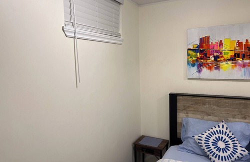 Mount Dennis House | Charming 1-bedroom/kitchen n a house in beautiful Toronto with WiFi, AC, Female