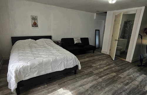 Canton Apartment | Charming 1-bedroom sleeps 4, studio with AC, and WiFi in Canton