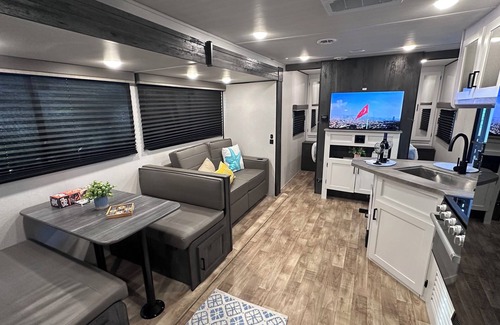 Dania Beach House | Charming 1-bedroom mobile home in Dania Beach with AC