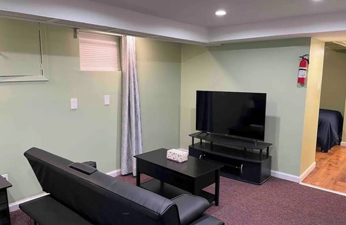 Floral Park Apartment | Charming 1-bedroom basement apartment in Floral Park with WiFi and AC