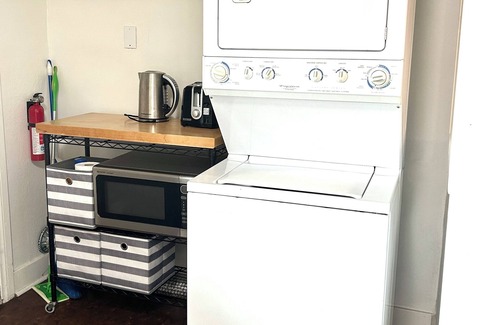 Mid City House | Charming 1-bedroom house in lovely Mid-City Los Angeles