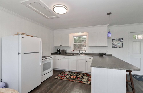 Troutman Cottage | Charming 1-bedroom waterfront cottage with boat dock on Lake Norman