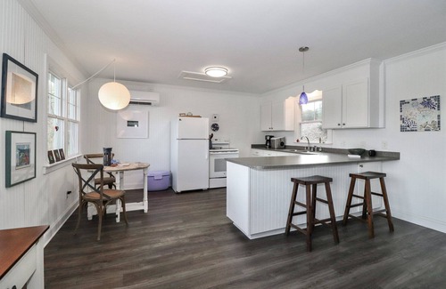 Troutman Cottage | Charming 1-bedroom waterfront cottage with boat dock on Lake Norman