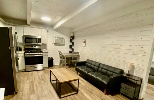 Philadelphia Apartment | Charming 1-bedroom Perfect for Extended Stays: Hotel Alternative for Workers