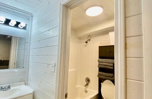 Philadelphia Apartment | Charming 1-bedroom Perfect for Extended Stays: Hotel Alternative for Workers