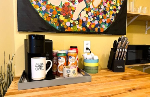 Jeannette Condo | Charming 1 Bedroom w/Queen bed + Sofa bed